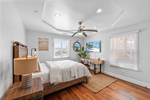 3 habitaciones, tabla de planchar con plancha y cuna de viaje