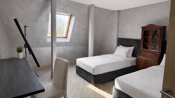 4 camere, una scrivania, ferro/asse da stiro, Wi-Fi gratuito