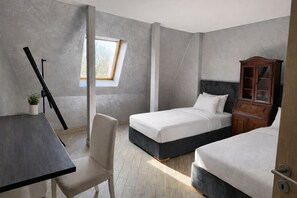 4 bedrooms, desk, iron/ironing board, free WiFi