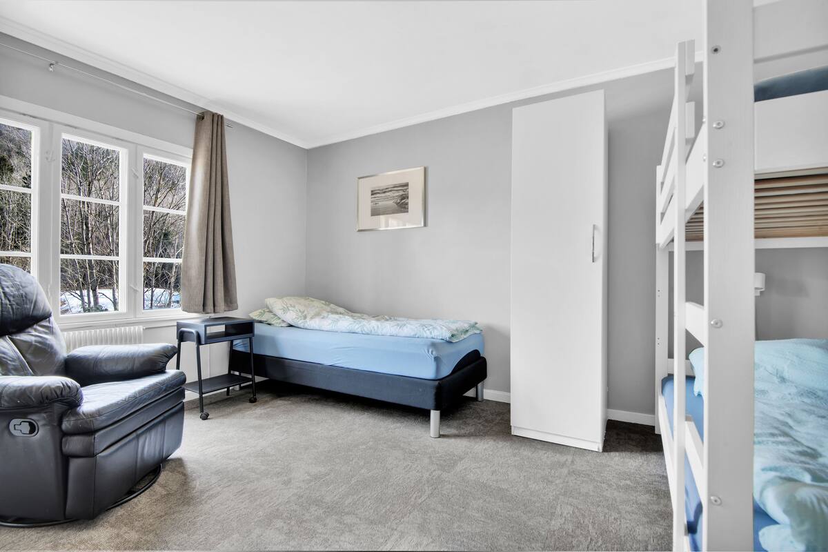 Decoración personalizada, muebles diferentes y cortinas blackout
