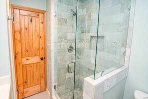 Dusche, Haartrockner, Shampoo