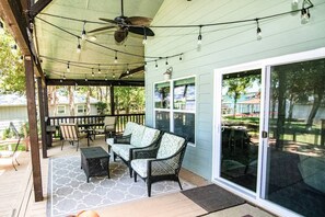 Terrace/patio - Belle Maison du Lac! Lakefront Retreat with Boathouse & Firepit - Perfect for Family & Friends! (Mabank)