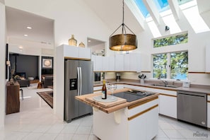 Fridge, microwave, dishwasher, coffee/tea maker