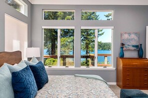 4 bedrooms, iron/ironing board, WiFi