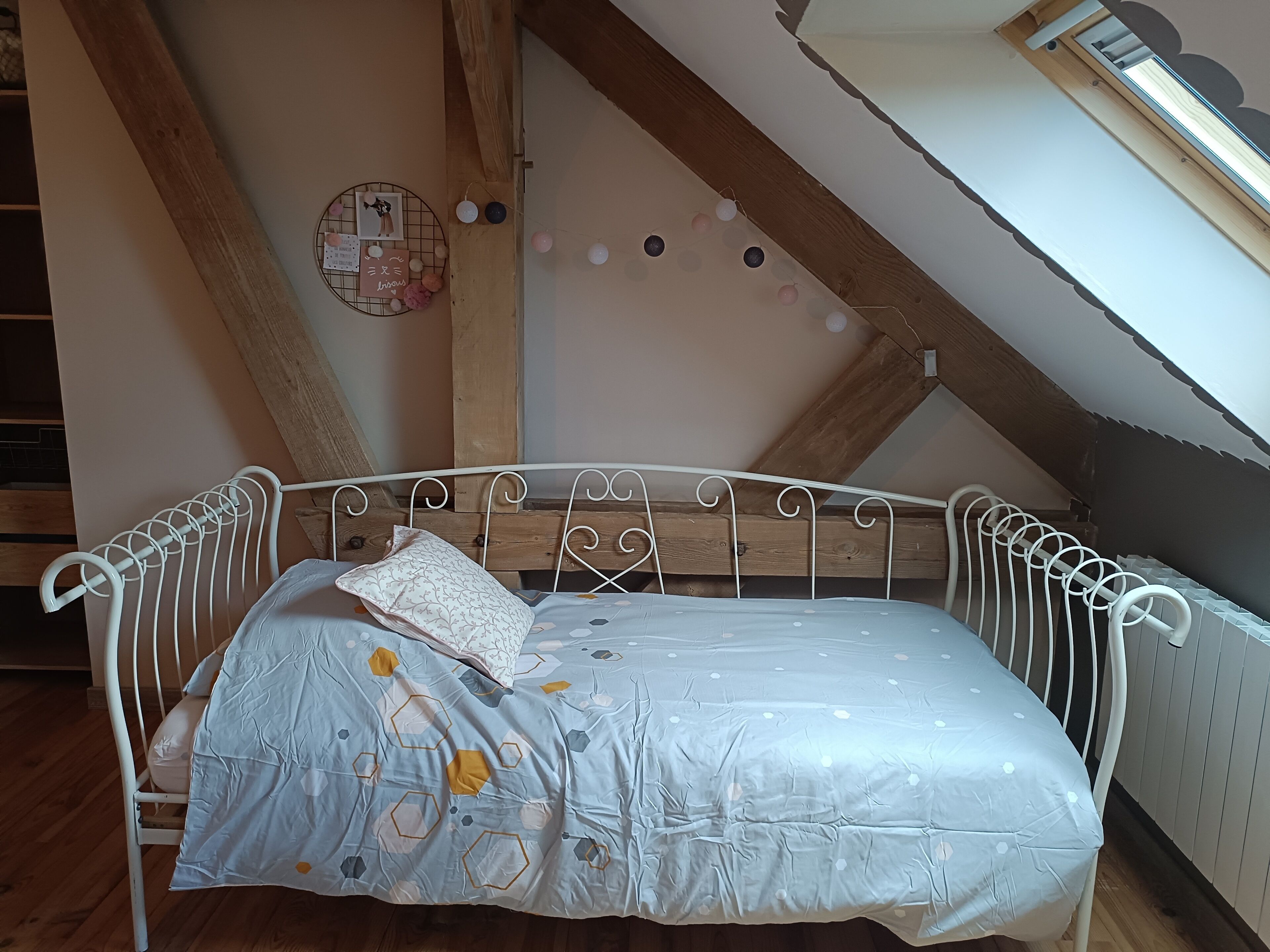 6 bedrooms, iron/ironing board, free WiFi, bed sheets