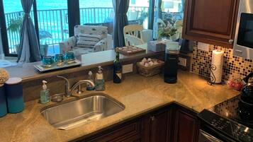 Coffee/tea maker, fridge, microwave, oven
