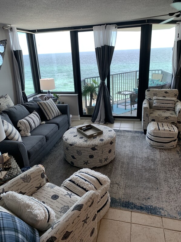 TV connectée, lecteur de DVD, livres, imprimantes