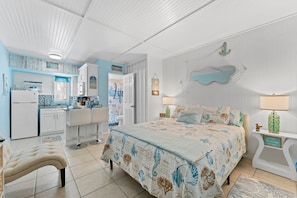 1 bedroom, iron/ironing board, free WiFi, bed sheets - Beachfront Resort Suite With Heated Pool - Tropic Terrace Resort #12 (Treasure Island)