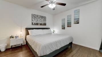 3 slaapkamers, een bureau, een strijkplank/strijkijzer, gratis wifi