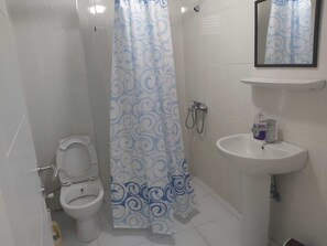 Comfort-Apartment | Badezimmer | Dusche, Seife, Toilettenpapier