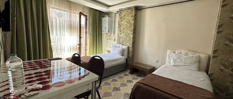 1 bedroom, premium bedding, desk, laptop workspace