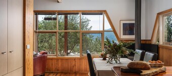 Little Olive Cabin - Nestled into the foot of Mount Buffalo and central to the most popular tourist attractions in the North East of Victoria.  Lovers of quirky eclectic style will bask in the retro and vintage vibes of The Little Olive Cabin.  