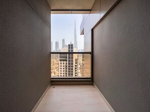 Balcony - Luton Vacation Homes - Elite Downtown Residence (Dubai)