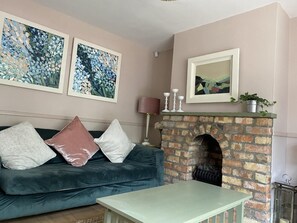 House | Living room - Remarkable 3-bed House in Belfast (Belfast)