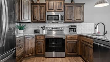 Kühlschrank, Mikrowelle, Ofen, Herdplatte