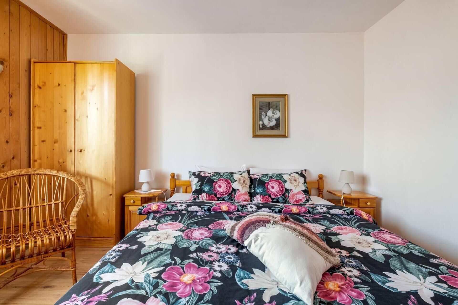 House | 5 bedrooms, iron/ironing board, free WiFi, bed sheets
