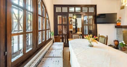 Lovely 5-bed Authentic House in the Arbanasi