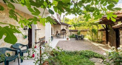 Lovely 5-bed Authentic House in the Arbanasi