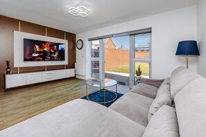 Smart TV - My Chester Luxury 3bedroom Home (Colchester)