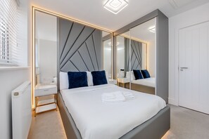3 slaapkamers, een strijkplank/strijkijzer, gratis wifi, beddengoed