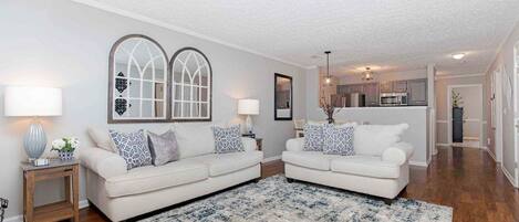 Smart TV, fireplace