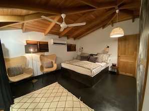 5 bedrooms, desk, iron/ironing board, free WiFi