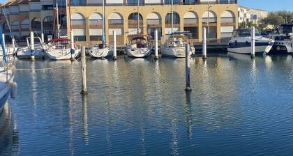 Unusual stay on a comfortable and quiet sailboat