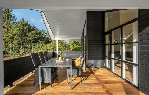 Nice home in Ulfborg with kitchen