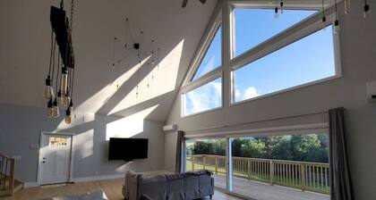 COZY COTTAGE WITH MOUNTAIN VIEW AT LAKEFRONT LOT