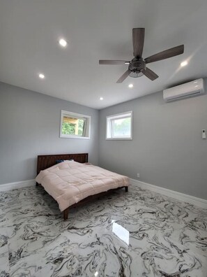 5 habitaciones, tabla de planchar con plancha, wifi y ropa de cama 