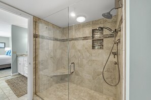 Combined shower/bathtub, hair dryer, towels - Summerchase 1001 | Oceanfront, Private Balcony | Indoor & Outdoor Pools | My Beach Getaways (Orange Beach)