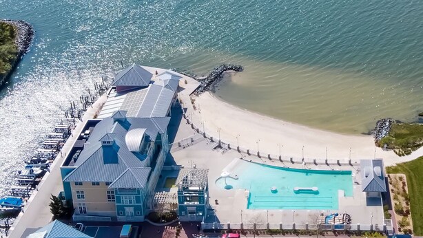 A coastal hotel with a large swimming pool, a beach area, and a marina. - Sunset Island-Fountain Dr 37 #5A-Bayside 67th St, WIFI, Pools, Elev, W/D, AC (Ocean City)