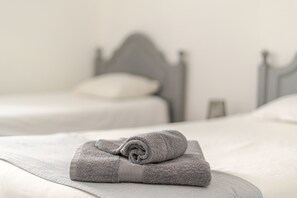 3 chambres, fer et planche à repasser, Wi-Fi gratuit, draps fournis