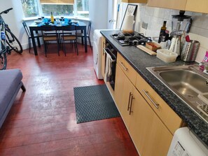 Huis, meerdere bedden | Privékeuken | Een koelkast, een magnetron, een oven, een kookplaat