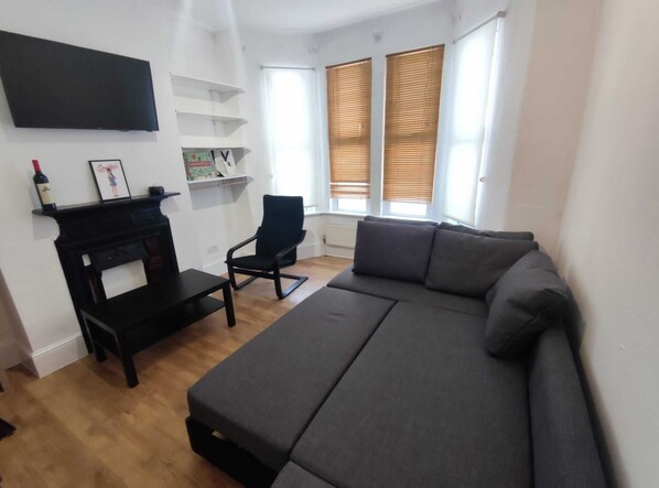 House, Multiple Beds | Living room - Beautiful 4-bed House in London (London)
