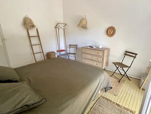 4 Schlafzimmer, Bügeleisen/Bügelbrett, kostenloses WLAN, Bettwäsche