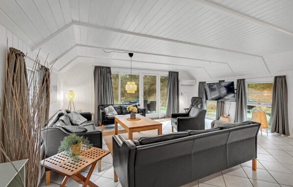 TV, fireplace, DVD player, table football