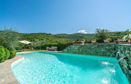 Gorgeous home in Arezzo with kitchen