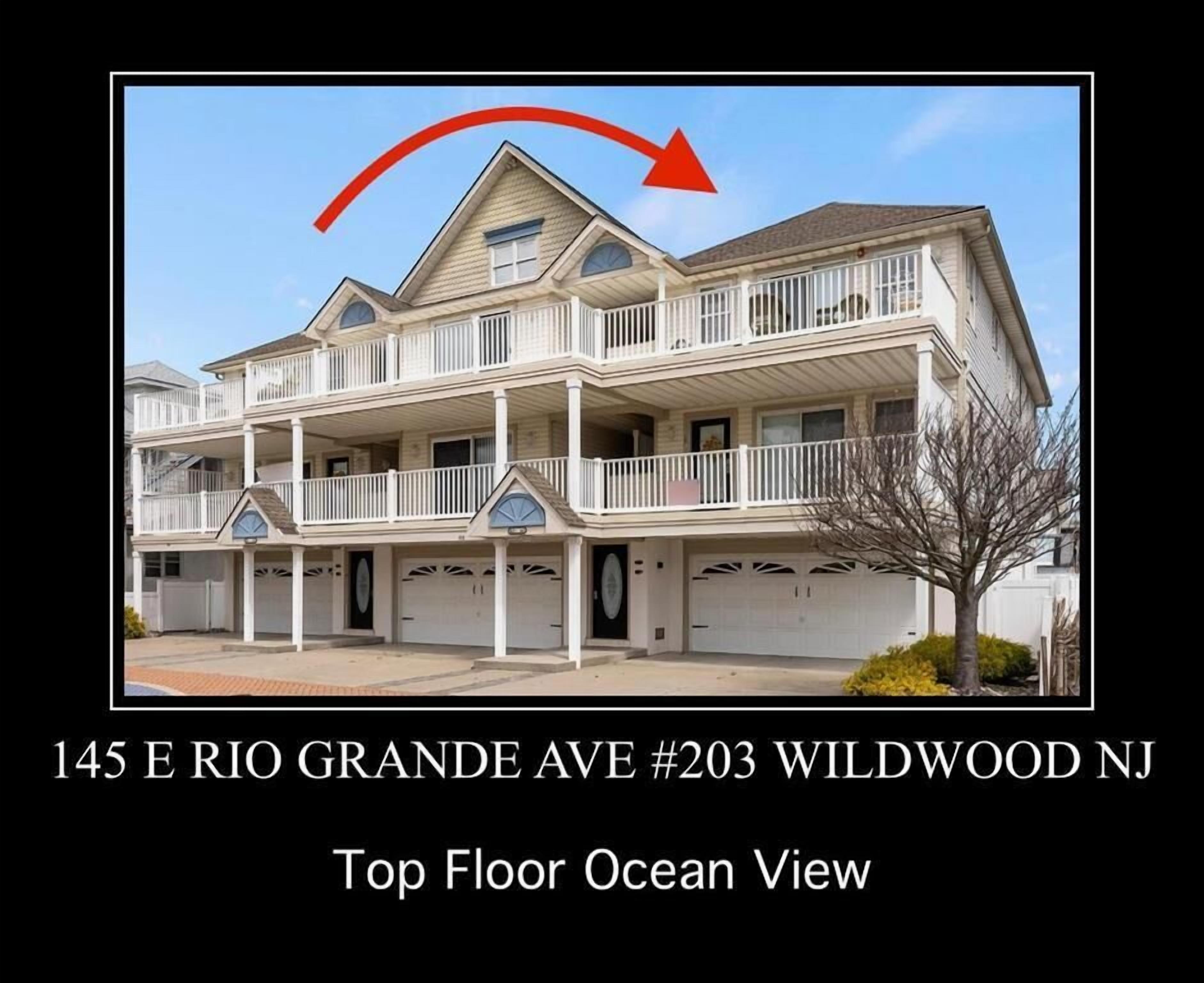 Lovely Top Floor Ocean View condo awaits your presence !
