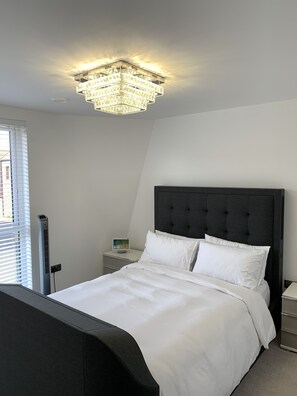 2 bedrooms, WiFi - A G2 Luxury home that sleeps up to 4 guests (Basildon)