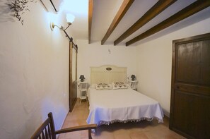 2 slaapkamers, een strijkplank/strijkijzer, gratis wifi, beddengoed