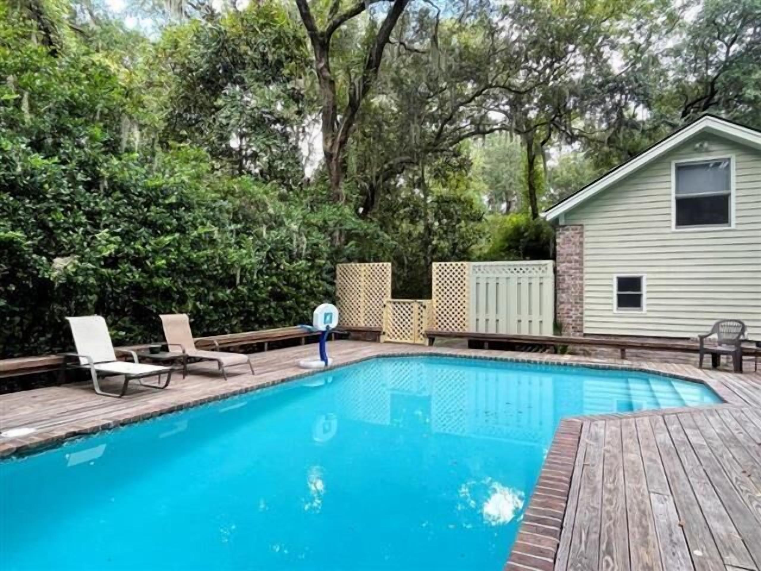 Lushly private 4-Bed Home w/ Private Pool, Sleeps 12 near Harbour Town