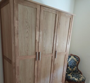 A wooden wardrobe with two doors and two handles. - Recreation in the Middle Rhine Valley (Kestert)