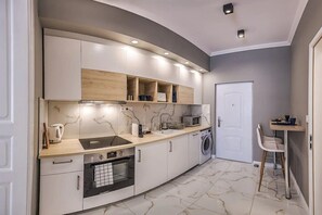 Fridge, microwave, dishwasher, coffee/tea maker