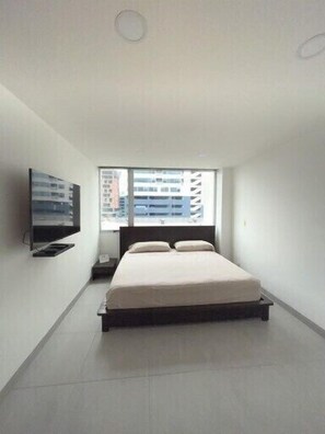 3 slaapkamers, een strijkplank/strijkijzer, gratis wifi, beddengoed