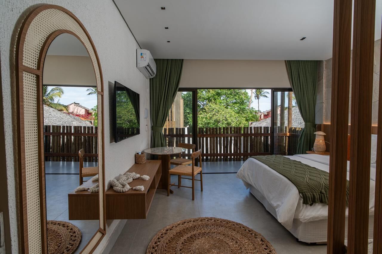 Desk, laptop workspace, free WiFi, bed sheets