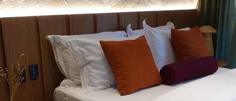 Desk, laptop workspace, free WiFi, bed sheets