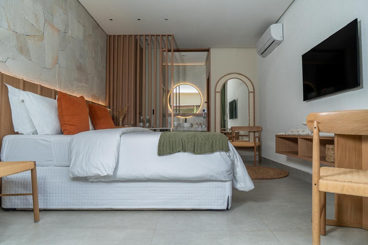 Desk, laptop workspace, free WiFi, bed sheets