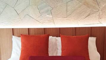 1 phòng ngủ, bàn, khu vực làm việc phù hợp cho laptop