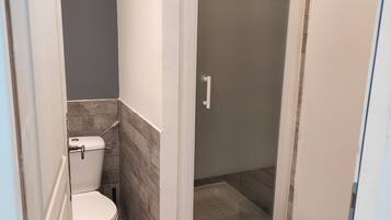 Douche, serviettes fournies